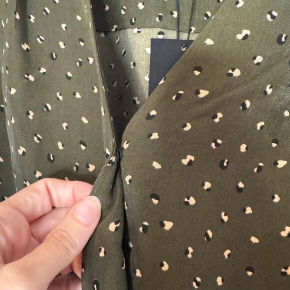 Oat Green Speckled V-Neck Peplum Blouse Long Sleeve Ruffle Cuff NWT Size L - Picture 4 of 9